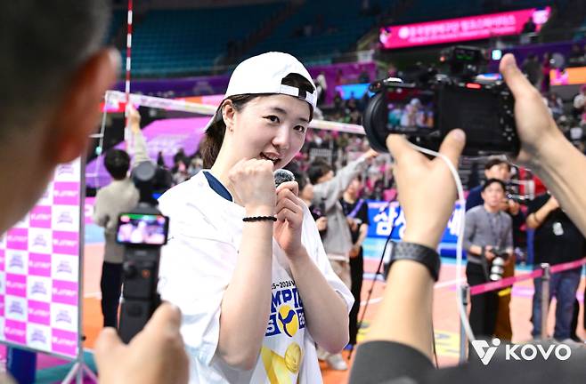 강소휘(29·한국도로공사)가 '몸값' 논란을 지우고 '우승 청부사'로 거듭났다. 사진=KOVO