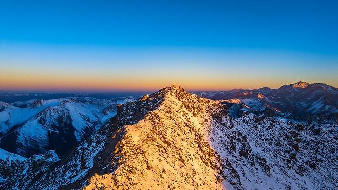 드론으로 촬영한 칭거봉 정상. 사진 피크트래버스