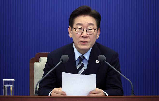 이재명 대통령이 지난 12일 청와대에서 열린 수석보좌관회의에서 발언하고 있다. 연합뉴스