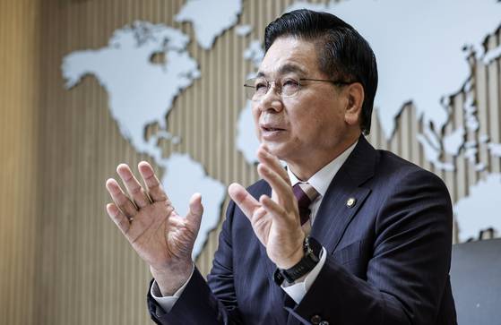 이영훈 여의도순복음교회 담임목사가 지난 1월 5일 오전 서울 영등포구 여의도순복음교회 당회장실에서 중앙일보와 인터뷰하고 있다. 김성룡 기자. 2026.01.05.