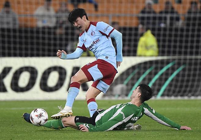 네덜란드 페예노르트 황인범(왼쪽). AFP=연합뉴스