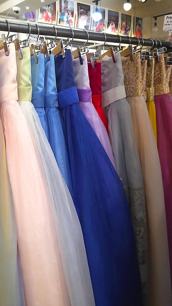 Hanbok skirts are displayed at Daehan Hanbok, a traditional attire rental shop near Gwanghwamun Square in Jongno District, central Seoul, on March 11. [LEE JI-MIN]