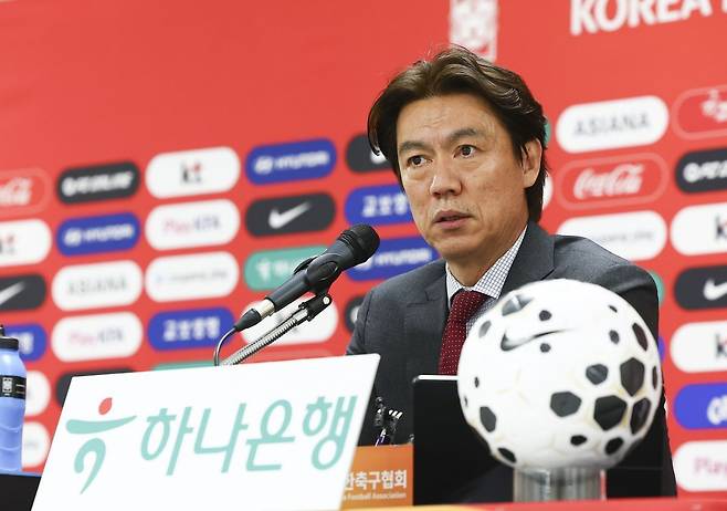 홍명보 한국 남자축구 국가대표팀 감독이 16일 충남 천안 코리아풋볼파크에서 열린 3월 평가전 명단 발표 기자회견에서 발언하고 있다. 뉴시스