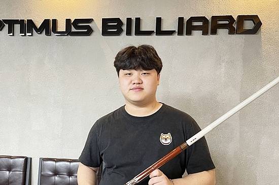 2024년 5월 군입대한 3쿠션 강호 정예성이 최근 전역했다. 오는 11일 개막하는 국토정중앙배가 전역후 첫 복귀무대다. 경기도 오산 옵티머스빌리어드에서 연습 중 포즈를 취한 정예성. (사진=정예성 제공)