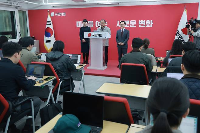 이정현 국민의힘 공천관리위원장이 16일 서울 영등포구 여의도 중앙당사에서 충북지사 공천 심사 결과를 발표하고 있다. [연합뉴스]