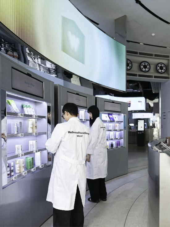 ‘웰니스하우스 서울’은 서울 강남역 인근에 있다. 의료, 리테일(뷰티 편집숍), 카페를 통합한 950평 규모의 오프라인 공간이다.(AAC홀딩스 제공)