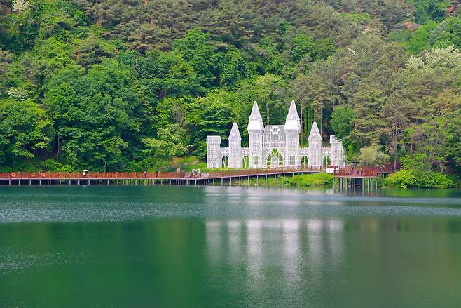 제천 제2의림지라 불리는 비룡담 마법의성