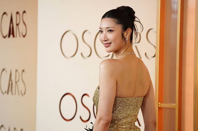 [로스앤젤레스=AP/뉴시스] 케이팝 데몬 헌터스(케데헌) 속 걸그룹 '헌트릭스'의 이재(EJAE)가 15일(현지 시간) 미 캘리포니아주 로스앤젤레스 돌비 극장에서 열린 제98회 아카데미 시상식에 도착해 포토타임을 갖고 있다. 2026.03.16.