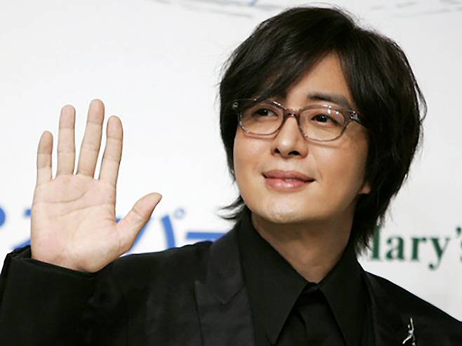 팬들에게 건넨 마지막 인사는 배우로서의 마침표이자 경영자로서의 시작이었다. 세계일보 자료사진