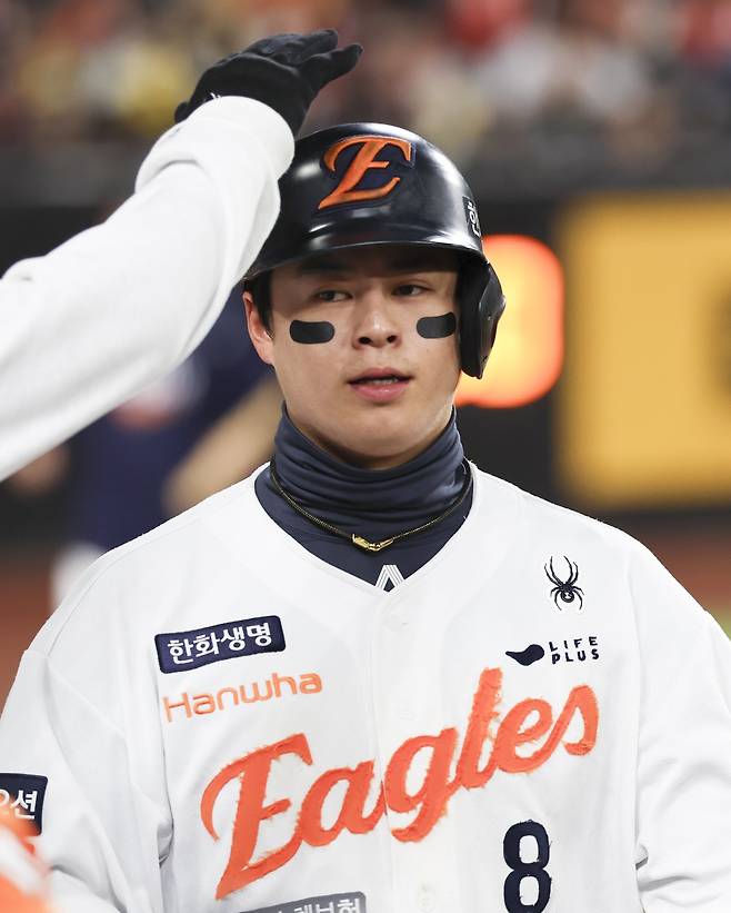 한화 노시환이 지난달 15일 야구 대표팀 WBC 2차 스프링캠프에 합류한 후 약 한 달만에 다시 소속팀 유니폼을 입는다. 노시환은 WBC서는 백업으로만 나서며 큰 활약을 하지 못했다. 14일(한국시간) 미국 플로리다주 마이애미 론디포파크서 진행된 타격 훈련에서 대형 타구를 만들기도 했지만, 실전에선 자신의 파워를 선보일 기회를 받지 못했다. 뉴시스