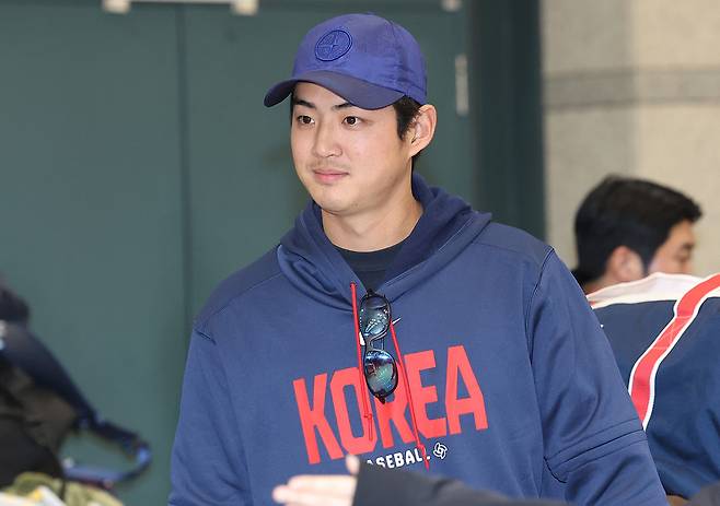 WBC 8강 경기를 마친 한국 야구대표팀 구자욱이 16일 인천국제공항 제1터미널을 통해 귀국하고 있다. 연합뉴스