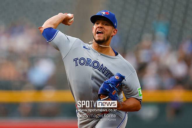 ▲ 팔꿈치 통증으로 시즌 초 출전이 불투명한 호세 베리오스.