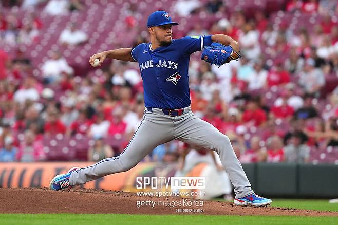 ▲ 팔꿈치 통증으로 시즌 초 출전이 불투명한 호세 베리오스.