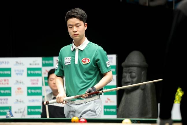 김영원이 결승에서 득점 루트를 고민하고 있다. /사진=PBA 투어 제공