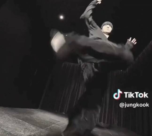 BTS 정국 폭발적 한발 스핀 댄스영상 14초에 팬들도 원곡자도 눈 휘둥그레[K-EYES]