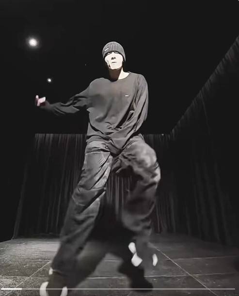 BTS 정국 폭발적 한발 스핀 댄스영상 14초에 팬들도 원곡자도 눈 휘둥그레[K-EYES]