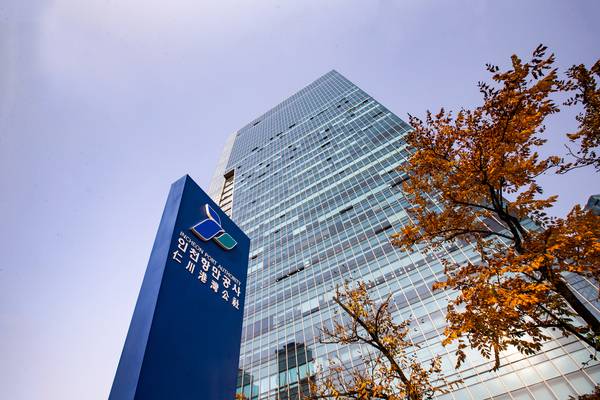 인천항만공사의 첫 해외 진출 사업인 ‘베트남 호찌민 물류센터 건립’ 프로젝트가 무산 위기에 놓였다. 사진은 인천항만공사 송도 IBS타워. /인천항만공사 제공