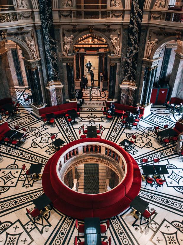 세계에서 가장 우아한 카페로 불리는 ‘쿠폴라 카페’.