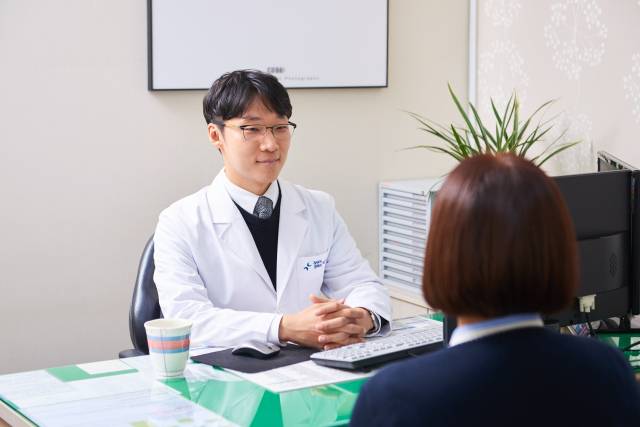 부산 가나병원 서민효 진료부장은 성인 ADHD의 임상 진단은 생애 신경발달, 기능 손상, 지속성, 공존 질환 등을 종합해서 판단해야 한다고 조언했다. 가나병원 제공