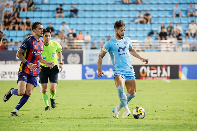 지난달 30일 K리그1 28라운드에서 수원FC를 상대하고 있는 대구의 세징야. <대구FC 제공>