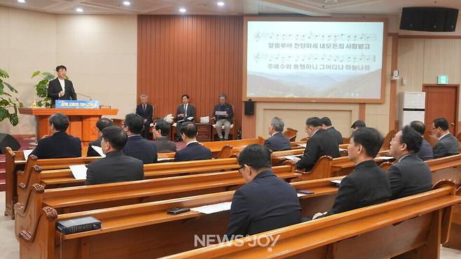 여성 강도권 관련 헌법 개정을 추진해 온 예장합동 여성사역자위원회가 노회 수의를 앞두고 3월 17일 서울 장성교회에서 설명회를 열었다. 뉴스앤조이 나수진