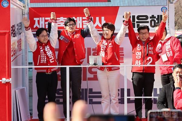 20대 대선에서 이재명 후보를 모함하는 허위 사실을 유포한 장영하 변호사는 이후 국힘에서 공천을 받아 총선에 출마했다.