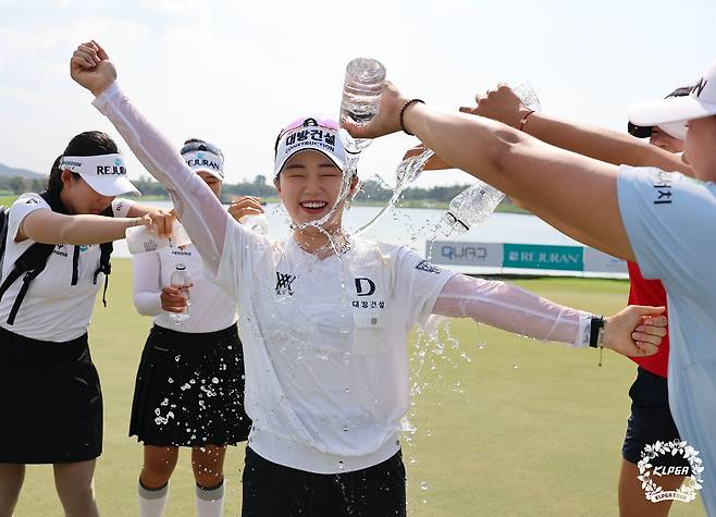 임진영이 15일 태국 촌부리 아마타스프링 컨트리클럽에서 열린 KLPGA 투어 리쥬란 챔피언십 최종 라운드에서 우승을 확정지은 뒤 기뻐하고 있다. (KLPGA 제공. 재판매 및 DB 금지) 2026.3.15 ⓒ 뉴스1