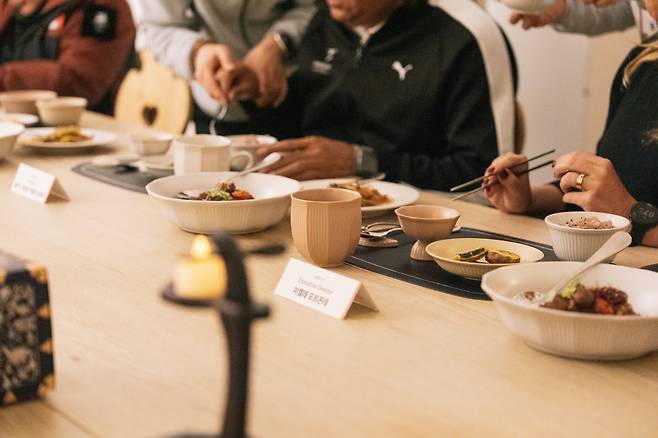 ◇코리아하우스에 방문한 국제스포츠 관계자들에게 한식이 제공되고 있다. 사진제공=대한장애인체육회