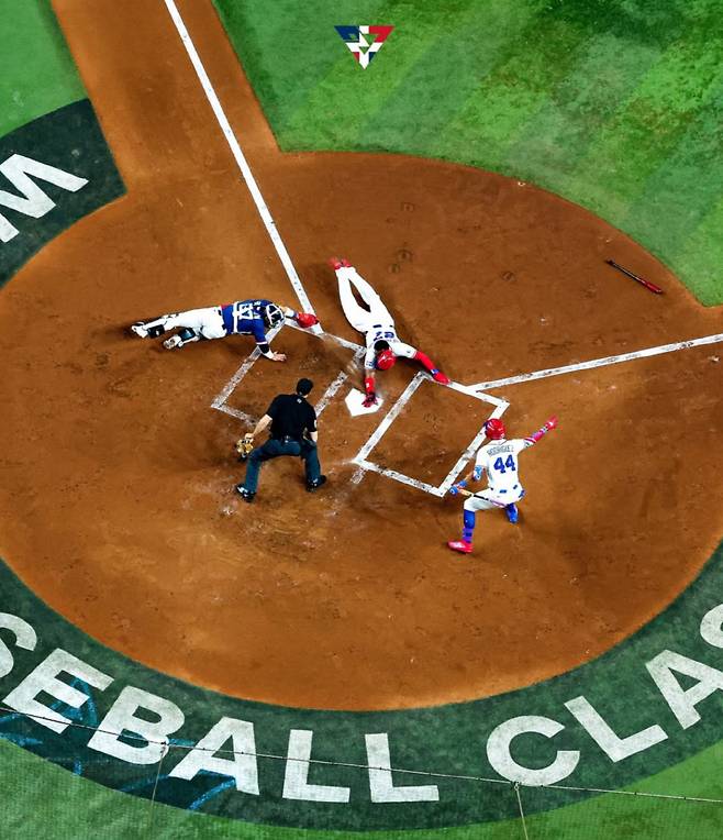 한국전에서 박동원의 태그를 피해 홈으로 뛰어드는 게레로 주니어. 사진=블라디미르 게레로 주니어 SNS