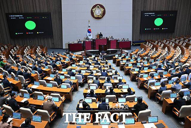 도널드 트럼프 미국 대통령의 호르무즈해협 군함 파견 요구에 대해 여야는 국회의 동의가 필요한 문제라며 신중하게 검토해야 한다는 태도다. /남용희 기자