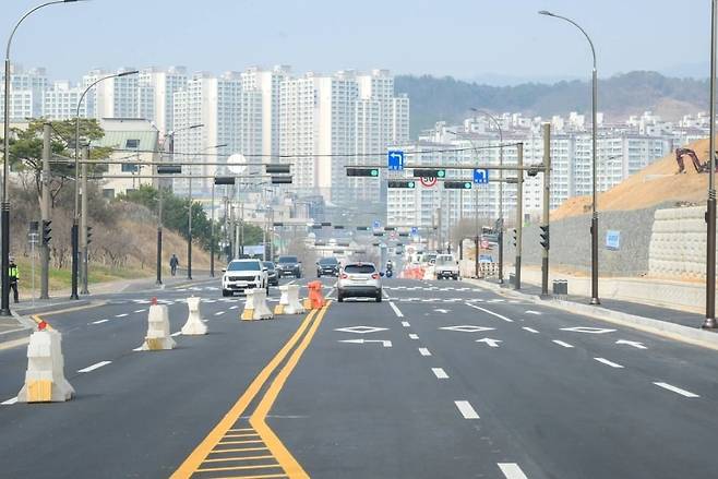 11년 만에 개통된 순천시의 도로. /연합뉴스
