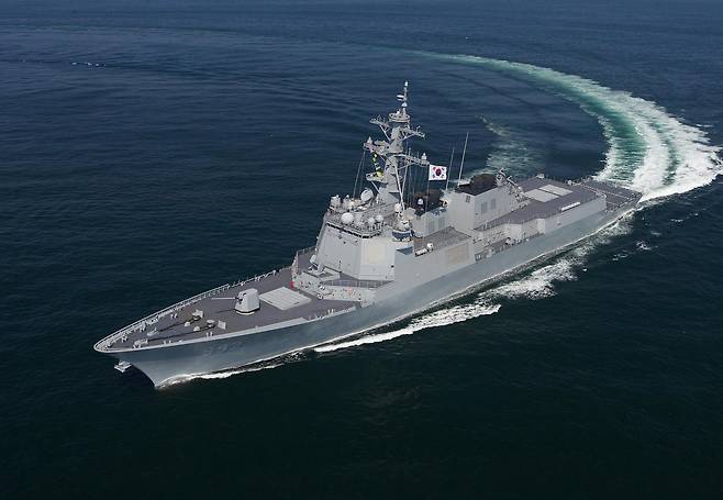 한화오션이 대우조선해양 시절 건조한 이지스 구축함 ‘율곡이이함’. 한화오션 제공