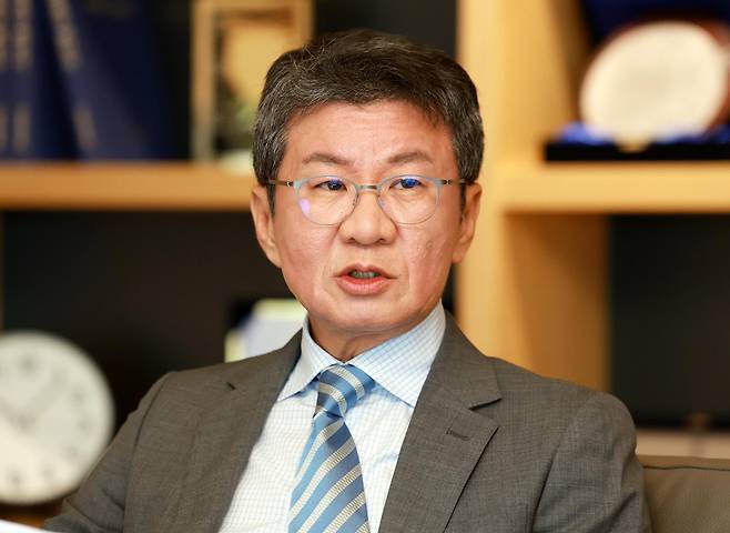 정몽규 대한축구협회 회장이 지난 3일 서울 종로구 축구회관 집무실에서 인터뷰를 하고 있다. 2025.07.04 뉴시스