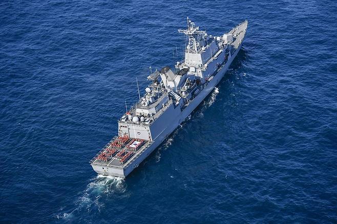 작전 구역에서 임무를 수행 중인 청해부대. 뉴스1