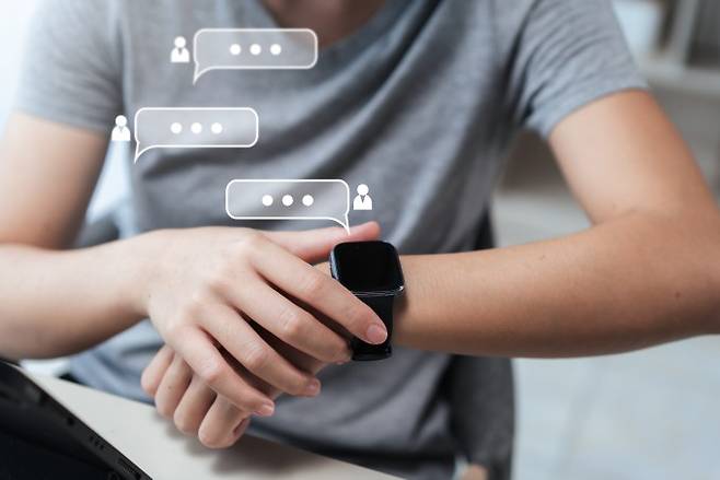 스마트워치로 측정한 심박수·수면·걸음 수 등 일상 데이터가 당뇨병 전조를 조기에 발견하는 데 활용될 수 있다는 연구 결과가 나왔다. 게티이미지뱅크