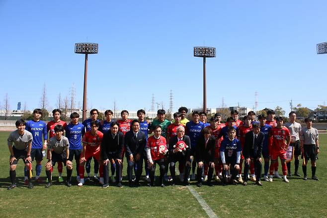 2026 덴소컵 한일 대학 축구 정기전에 나선 한국과 일본 대학 선발팀. 사진=대학축구연맹