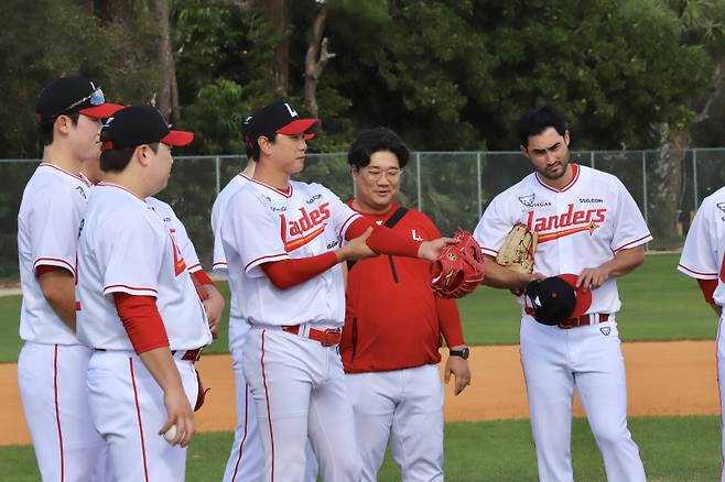 올해 미국 플로리다 스프링캠프에서 투수조 훈련을 소화한 김광현의 모습. SSG 제공