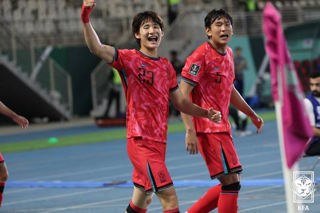 이민성호 신민하가 18일 사우디아라비아 제다의 킹 압둘라 스포츠 시티 홀 스타디움에서 열린 호주와 U-23 아시안컵 8강전에서 득점 후 환호하고 있다. 사진=대한축구협회