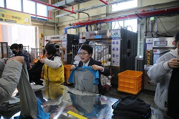 17일  임이자 의원이 의성, 안동, 영덕, 울진을 잇달아 방문하며 지역 현안 점검과 민심 행보를 이어가고 있다. [사진=임이자 의원실]