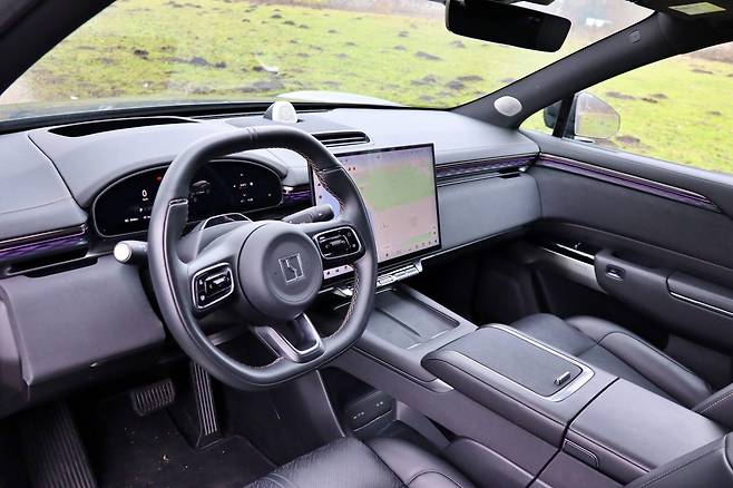 지커 7X 실내 / 출처=IT동아