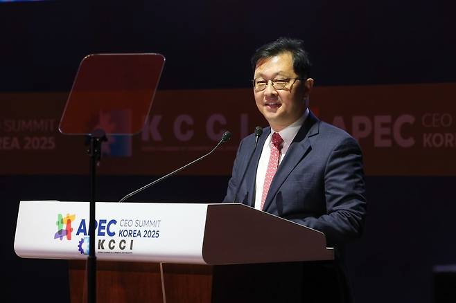 '2025 APEC CEO 서밋'에서 환영사 하는 최재원 SK스퀘어 수석부회장. 사진=최혁 한국경제신문 기자