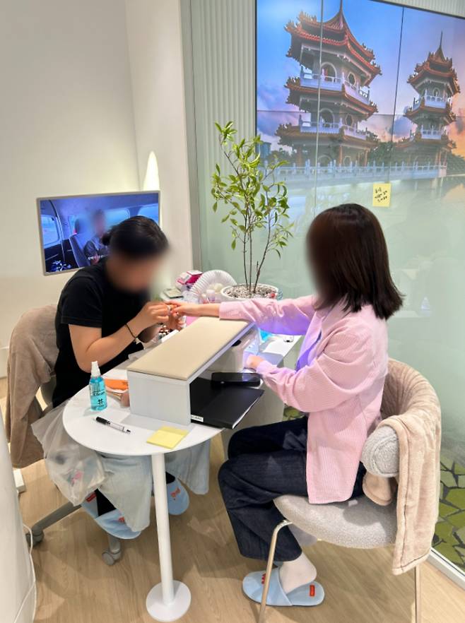 An employee gets their nails done at the employee-only nail salon inside CJ OliveYoung headquarters in Yongsan District, central Seoul. [CJ OLIVEYOUNG]