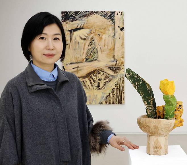 김희정 드로잉룸 갤러리 대표가 지난 10일 매일경제신문과 인터뷰하는 모습.  김호영기자