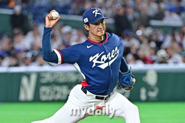 7일 일본 도쿄돔에서 열린 2026 월드 베이스볼 클래식(WBC) 조별리그 한국-일본 경기.고영표가 1회말 선발 투수로 나와 힘차게 투구하고 있다./마이데일리