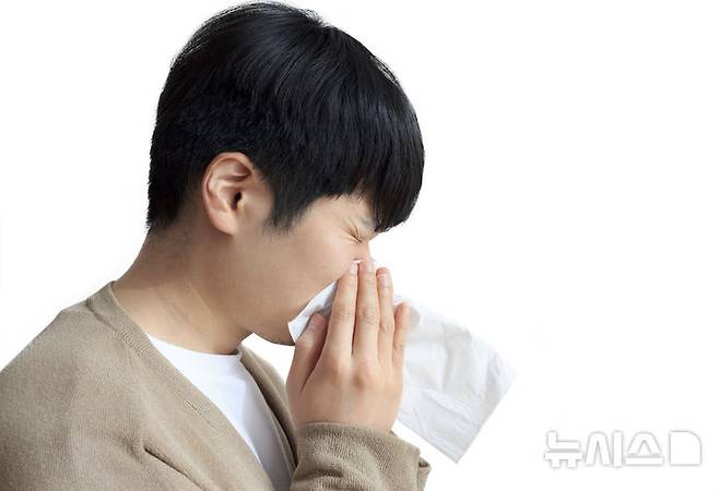 [서울=뉴시스]  알레르기 비염은 코 점막이 특정 물질(알레르겐)에 대해 과민반응을 나타내는 질환을 말한다. (사진= 유토이미지 제공)