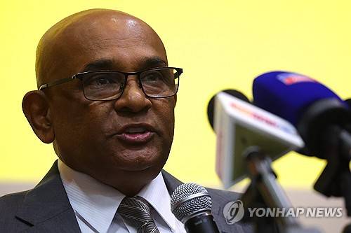 기자회견에서 발언하는 윈저 존 아시아축구연맹(AFC) 사무총장 [EPA=연합뉴스]