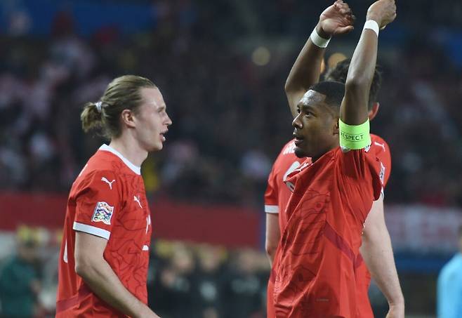 오스트리아 축구대표팀 캡틴 다비드 알라바(오른쪽). 연합뉴스