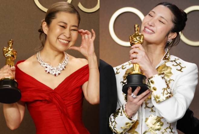 ‘케데헌’ 아카데미도 품었다… 장편 애니·주제가상 2관왕 - K팝을 소재로 한 넷플릭스 영화 ‘케이팝 데몬 헌터스’를 연출한 매기 강(왼쪽) 감독과 메인 테마곡 ‘골든’의 공동 작사·작곡가 이재가 15일(현지시간) 미국 로스앤젤레스 돌비극장에서 열린 제98회 아카데미 시상식에서 장편 애니메이션상과 주제가상 트로피를 들고 기뻐하고 있다. ‘케데헌’은 이날 2관왕에 오르며 ‘케데헌 신드롬’의 정점을 찍었다. 로스앤젤레스 EPA·AP 연합뉴스