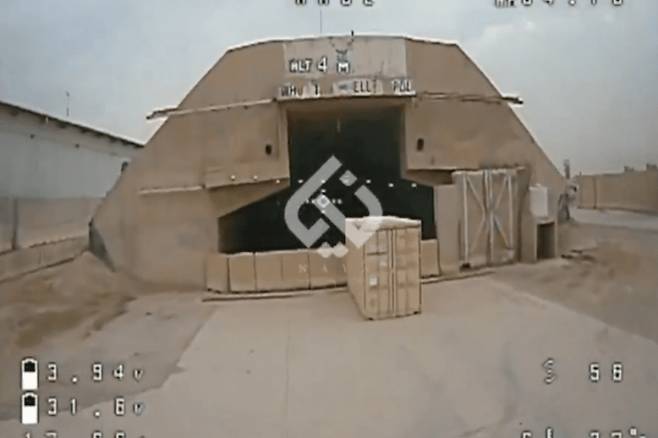 지난 14일(현지시간) 이라크 바그다드에 있는 주이라크 미국 대사관이 친이란 성향의 이라크 민병대 카타이브 헤즈볼라의 드론 공격을 받는 모습.