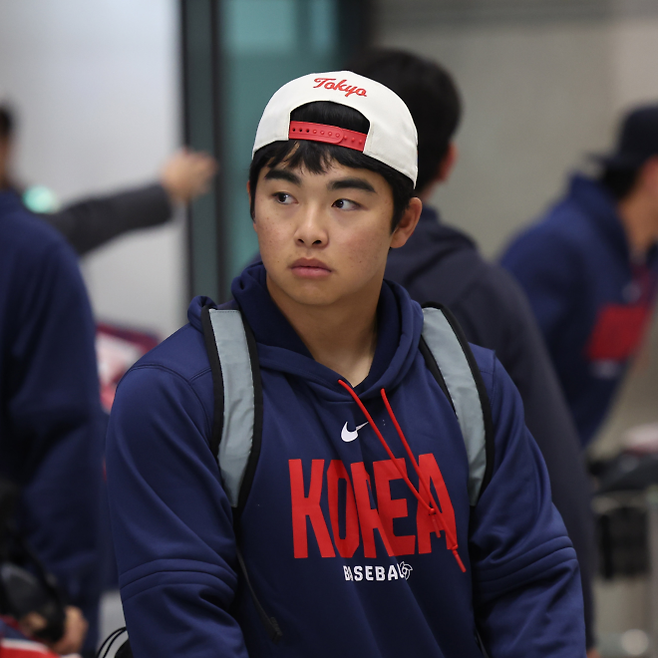 야구 국가대표팀에 합류했던 문현빈이 16일 인천국제공항을 통해 귀국하고 있다. 2026.3.16 뉴시스